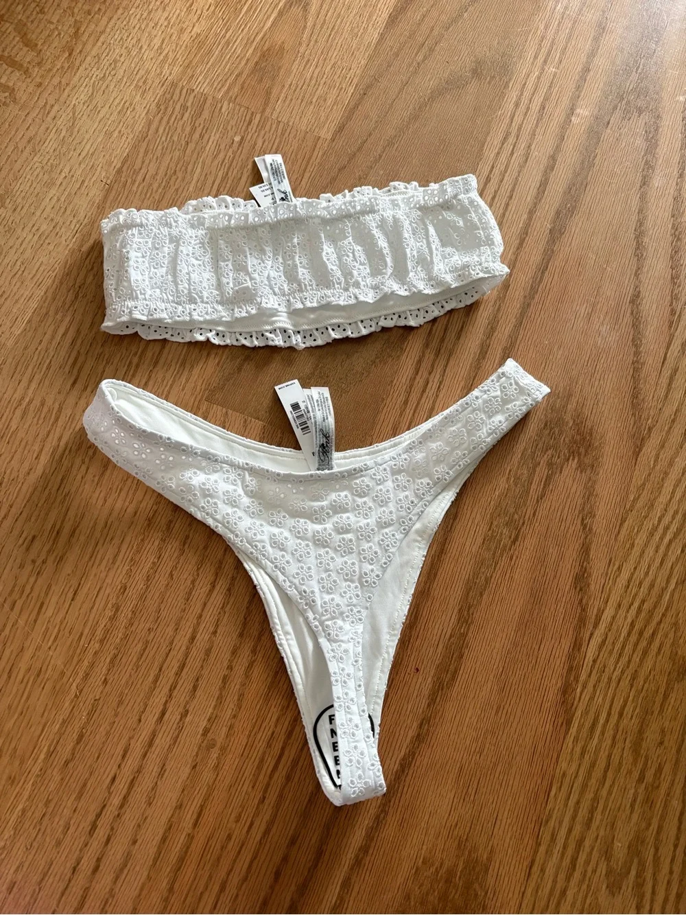 Frankie’s bikinis set white eyelet